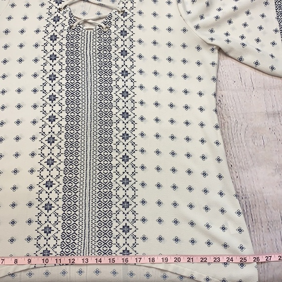 sunny leigh Cream & Navy Top Size: Large - Picture 5 of 17